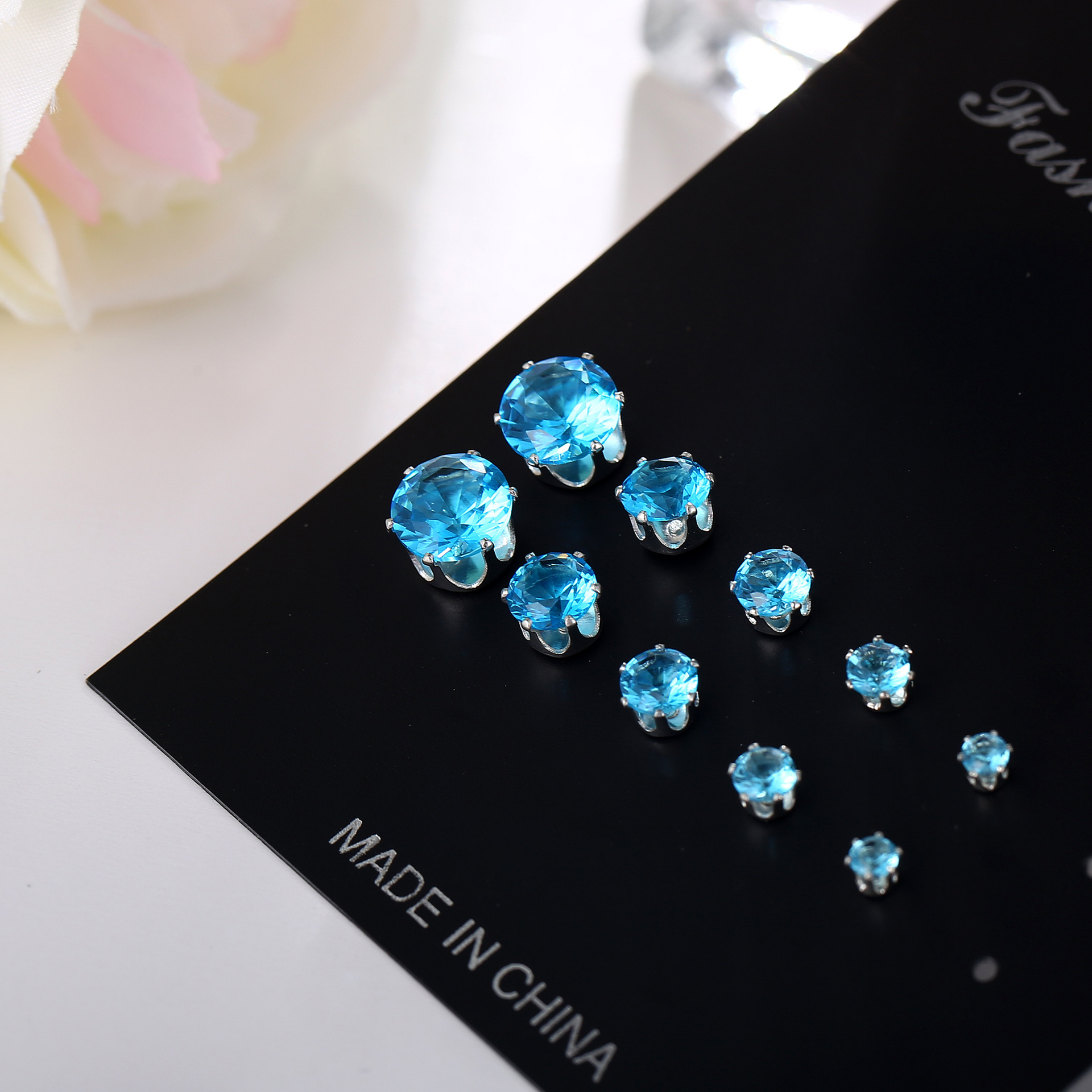 Simple Style Heart Diamond Alloy Artificial Gemstones Earrings Ear Studs display picture 3