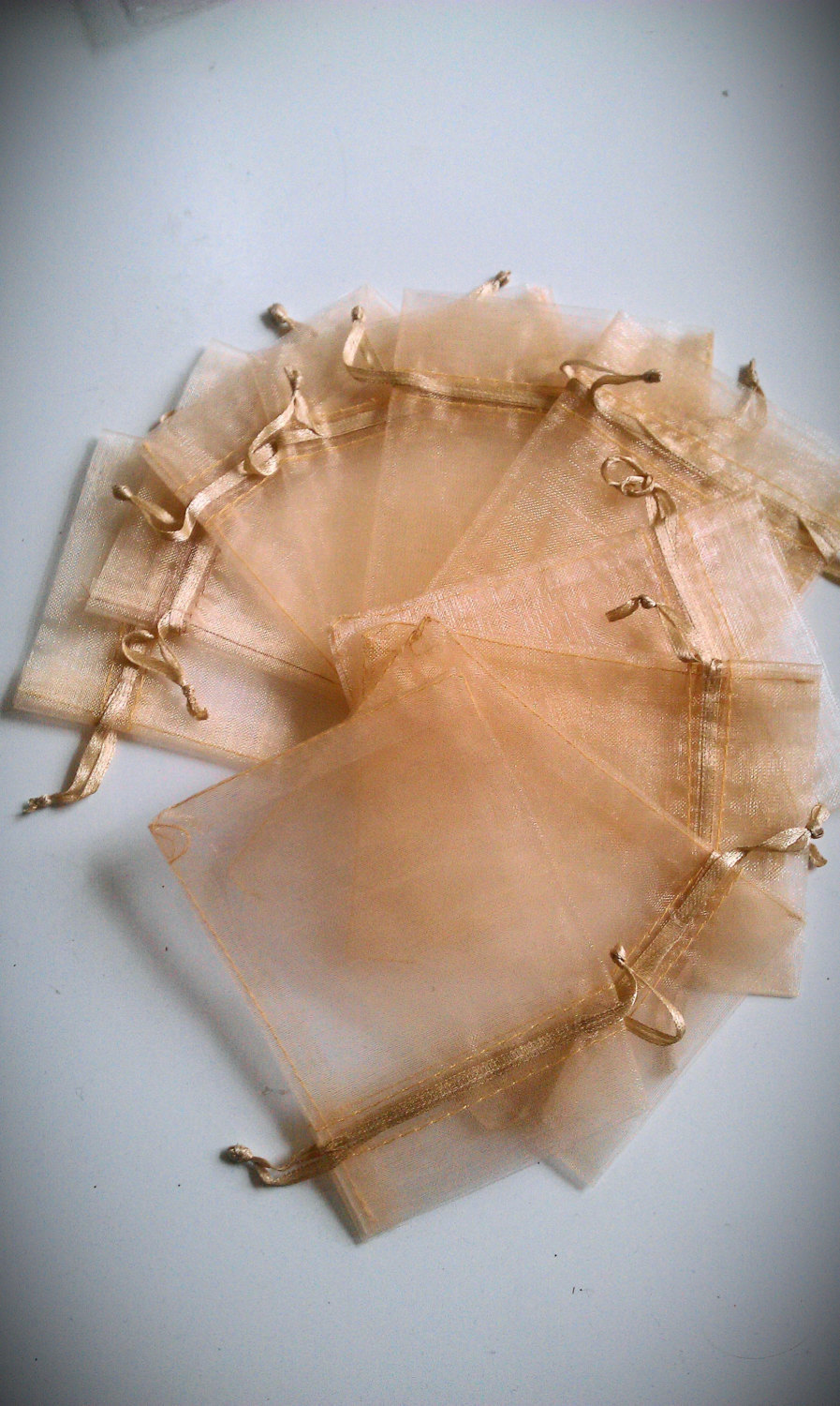 专业供应深褐色欧根纱袋饰品包装欧根纱袋量大从优欧根纱袋可定制