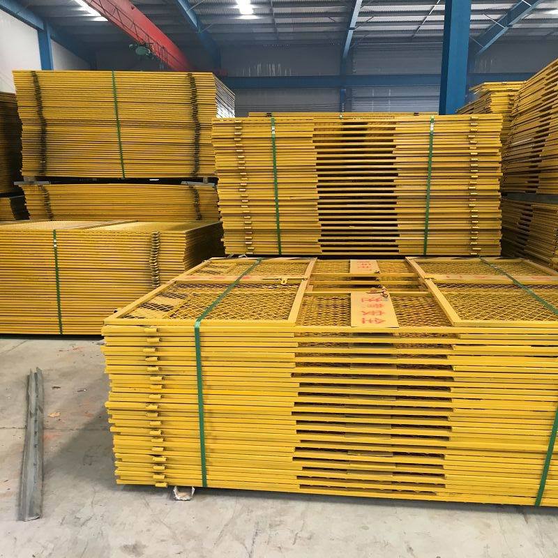 现货热销施工电梯安全门 井口安全防护门 施工楼层安全门 基坑护