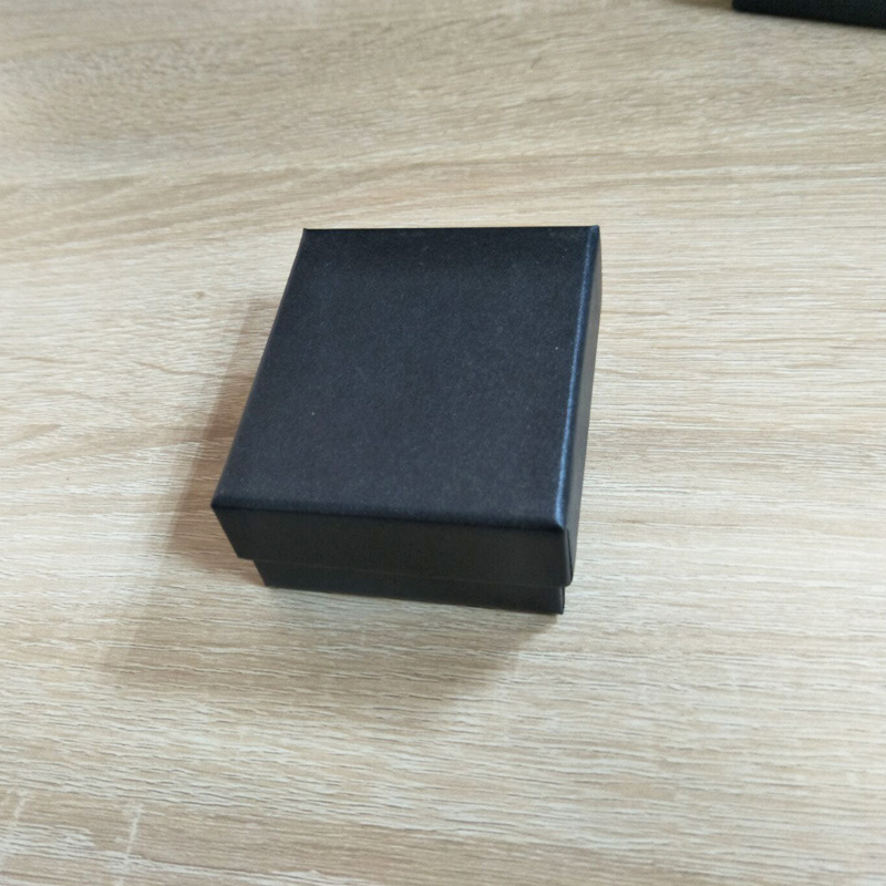 Caja de joyería de papel de cuero caja de almacenamiento anillo collar pulsera tobillos colgante joyería caja de embalaje entrega