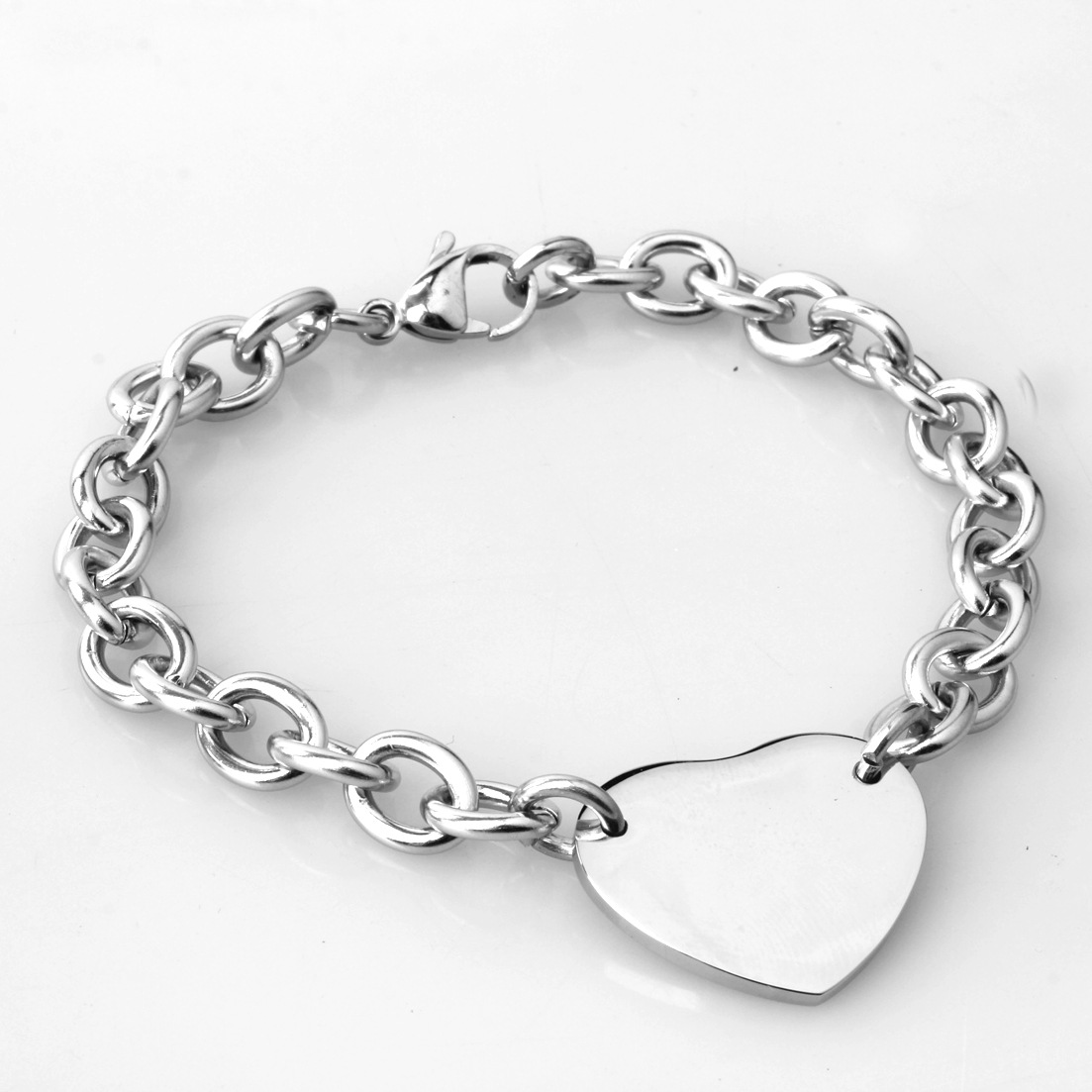 25g Weight Titanium Steel Pendant Material Bracelets Classification Titanium Steel Chain Material 1 Piece Quantity Street Occasion Titanium Steel Material Heart Shape Pattern Women's Gender Polishing Design Basic, Modern Style, Classic Style Style Basic Modern Style Classic Style Heart Shape Titanium Steel Bracelets In Bulk 1