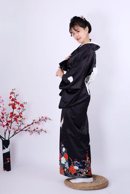 Traditional positioning of black sleeved kimono crane handle kimono
