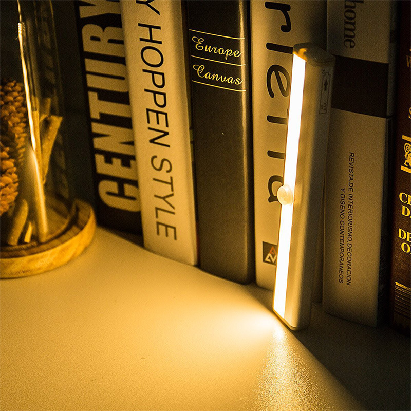 亚马逊热销智能感应灯橱柜灯10led 橱柜衣柜灯usb充电人体感应灯