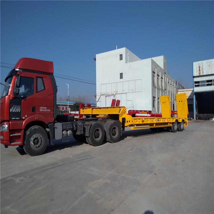 后双桥挖掘机平板托盘长度12.5米高强板钢配置8只钢丝轮胎