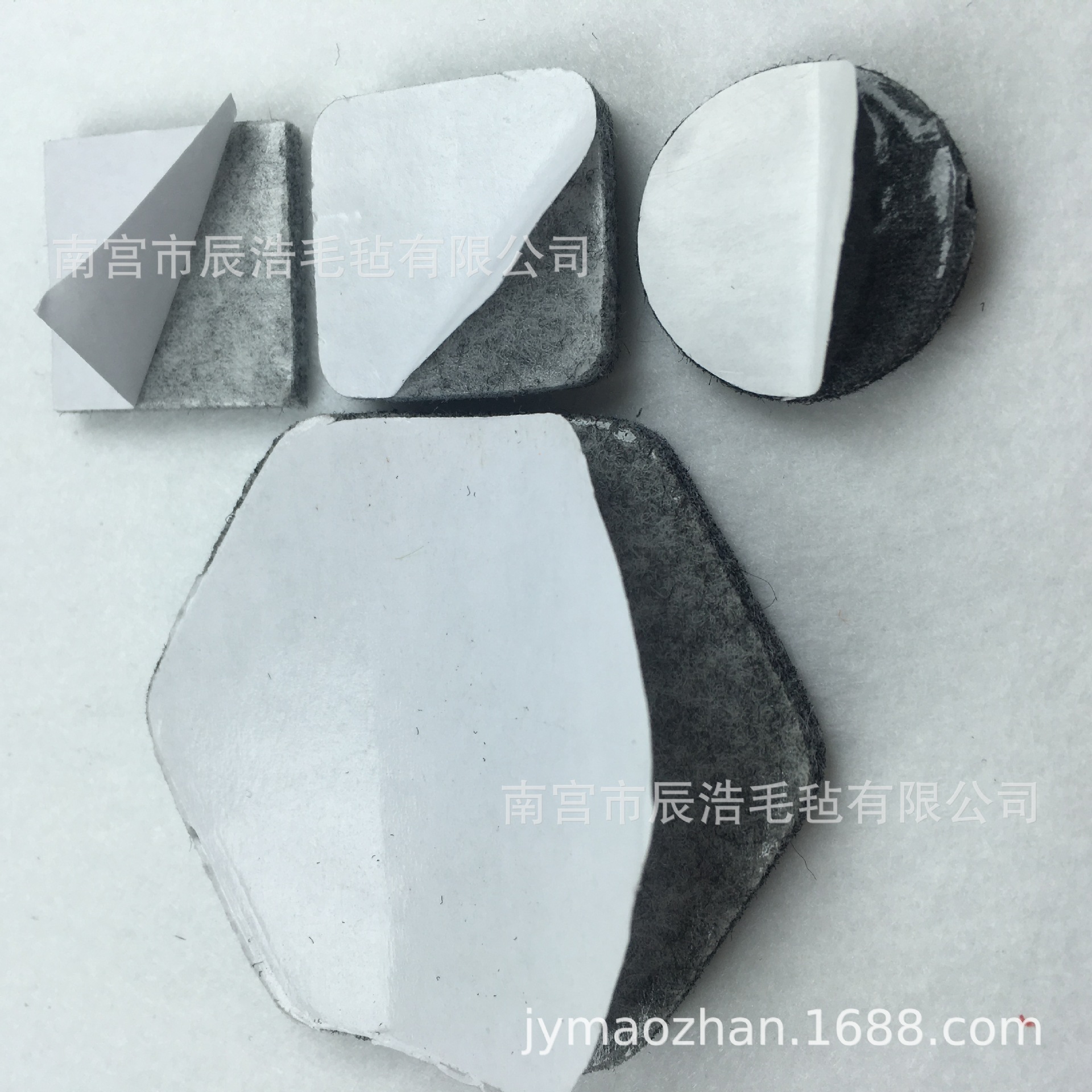 厂家直销 防滑家具桌椅自粘毛毡脚垫3mm背胶高温纤维毛毡家居护垫