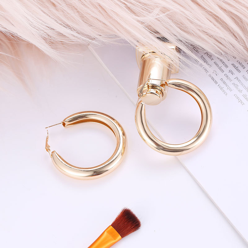 Hot Sale Golden Geometric Round Big Earrings For Women display picture 6