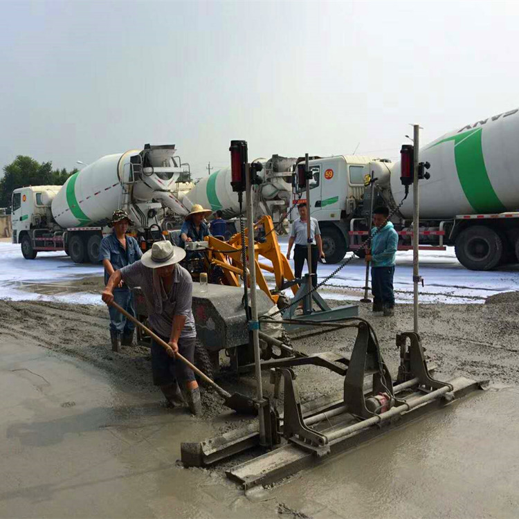 四轮激光摊铺机 混凝土红外线整平机 广场车间水泥提浆机