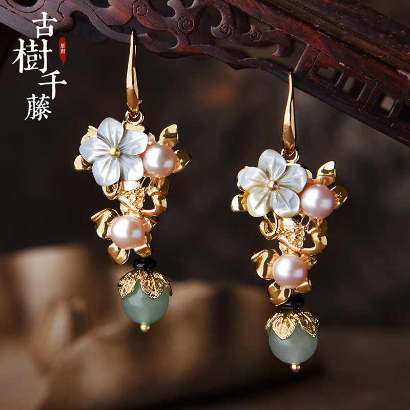 Genuine earrings from pearl