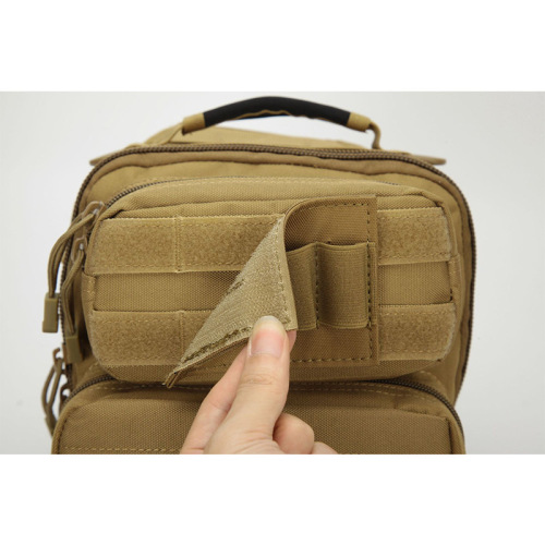 供应户外多功能战术魔术贴散装多功能魔术贴4孔战术魔术贴配件