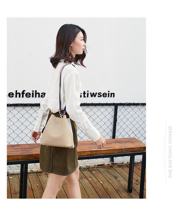 675g Weight Polyester Lining Material Magnetic Buckle Closure Type Women's Medium Pu Leather Solid Color Fashion Square Magnetic Buckle Crossbody Bag