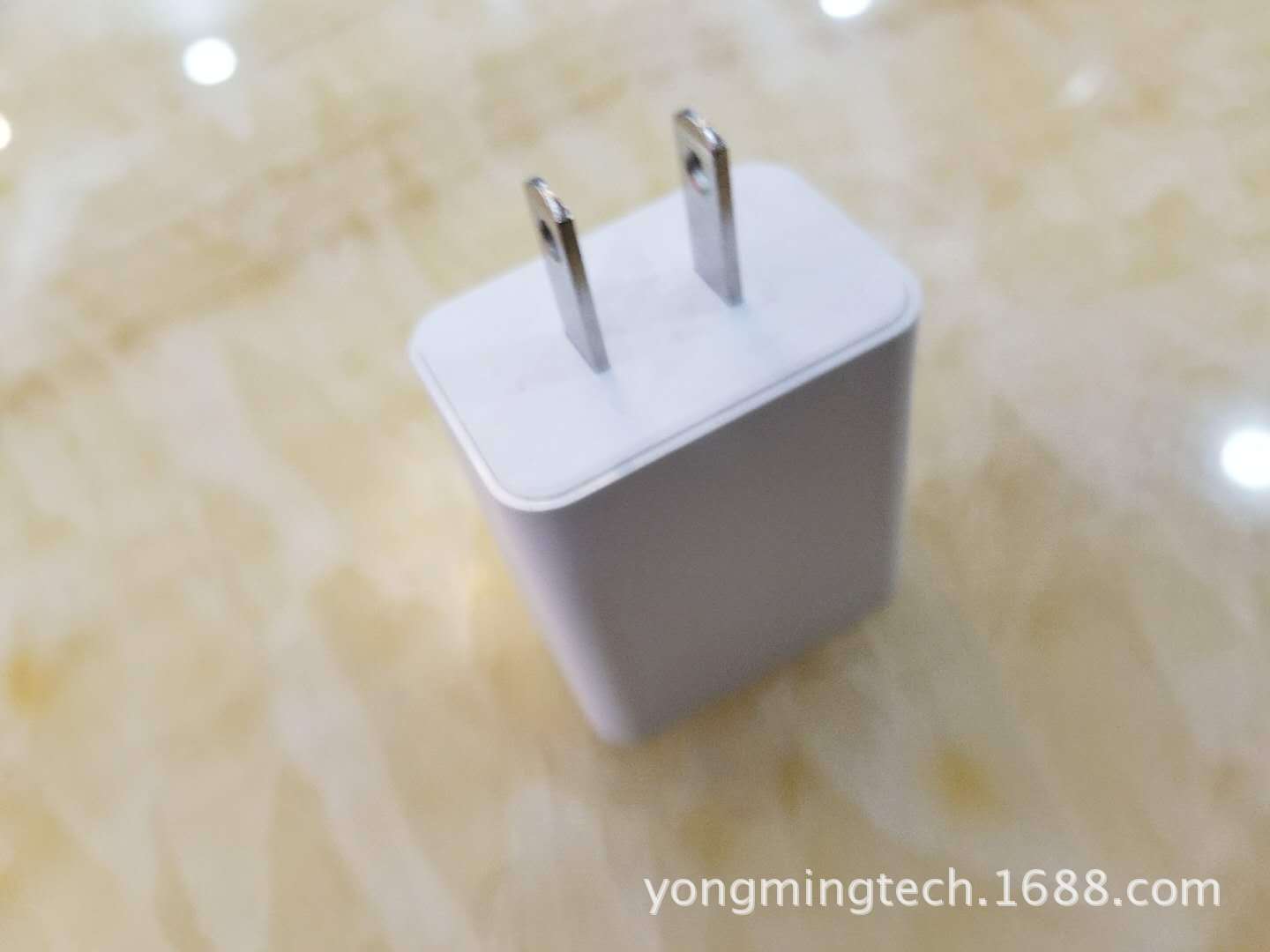 新款QC3.0充电器外壳，供应18W USB充电器外壳,双USB外壳