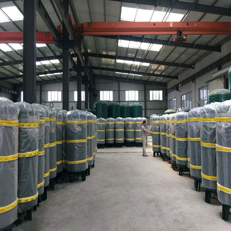 厂价直销 立式储气罐 1.0立方8kg 10kg 13kg 碳钢低 高压储气罐