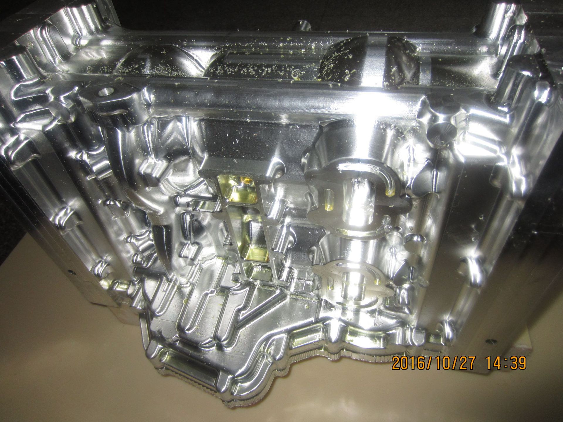 定制数控CNC加工精密铝合金引擎发动机手板模型汽车零件快速成型