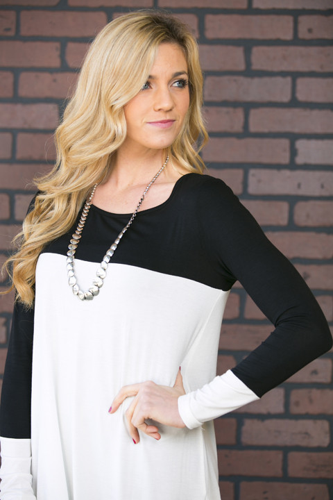 Color Block Lace Trim Long Sleeve Maxi Dress Elegant Design Comfortable Fit Perfect for Parties and Special Occasions
