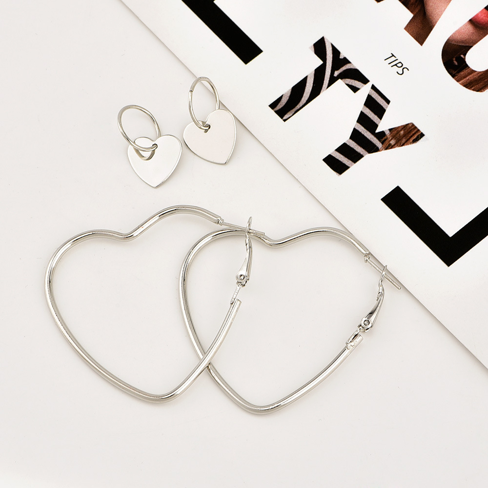 Fashion Peach Heart Earrings display picture 3