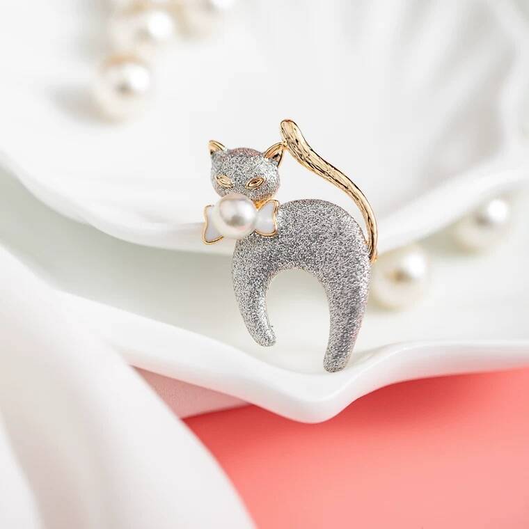 精致卡哇伊蝴蝶領結小貓 天然海水珍珠 小貓胸針飾品