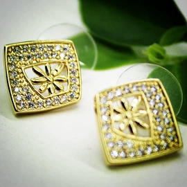 项链;耳环;手链