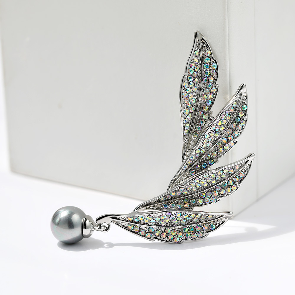 High-end fashionable brooch