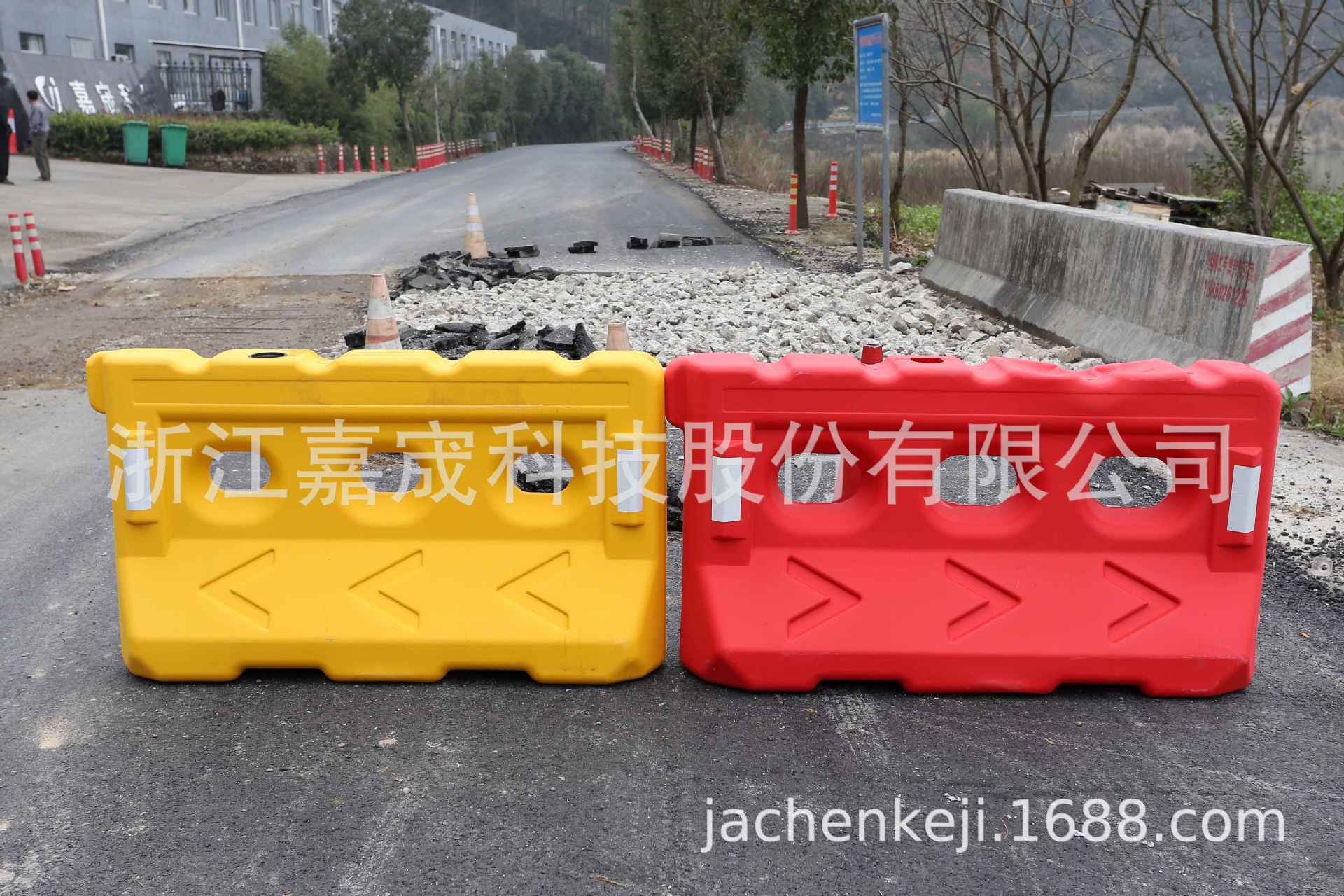 优质全新料水马 滚塑三孔水马道路分流墩 围挡 水马塑料隔离墩