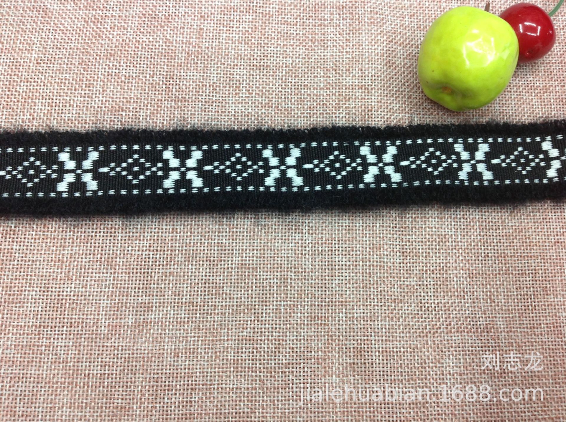 现货供应3cm各色毛边带  字母纹路带 织带辅料