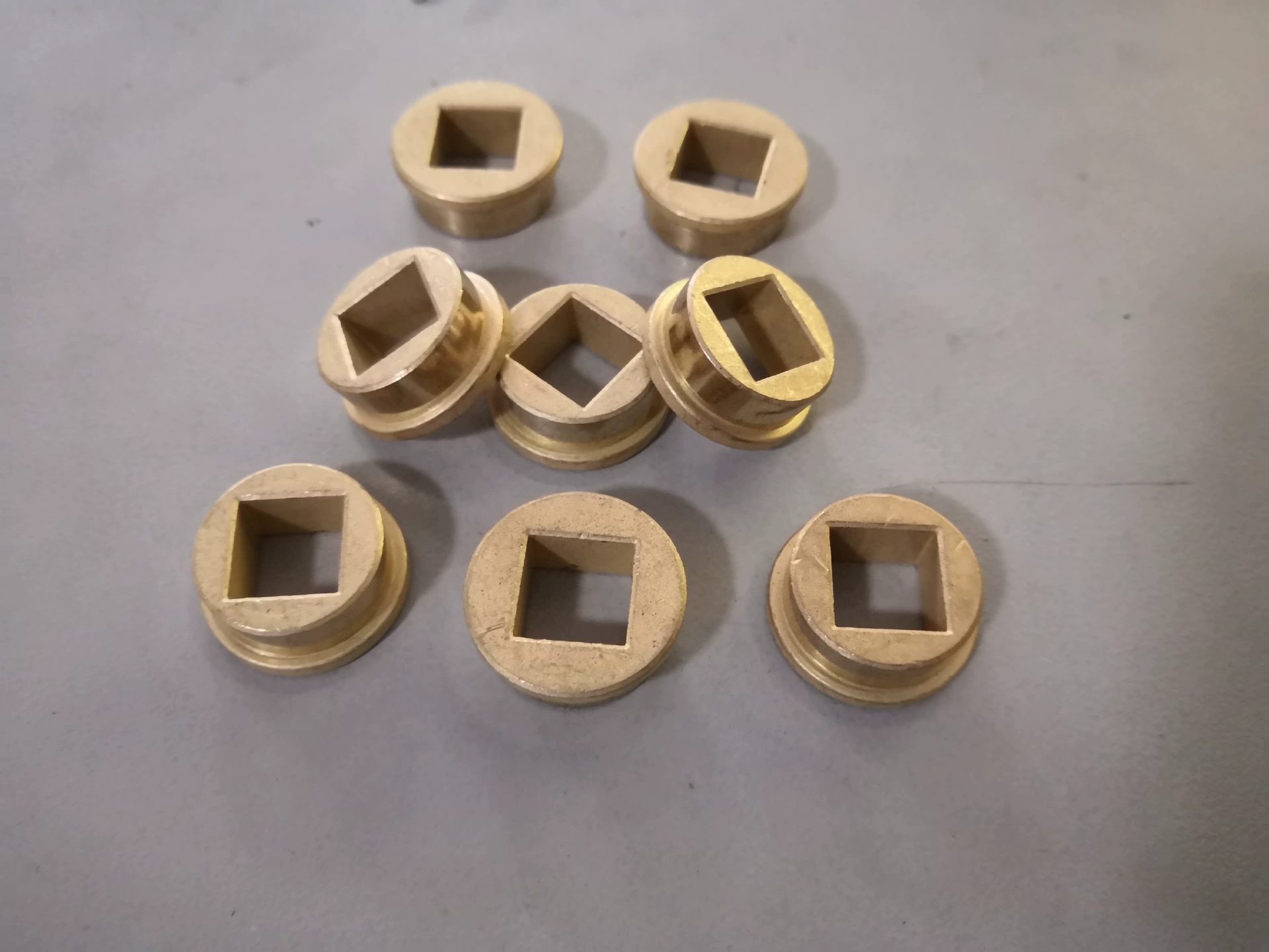 Подгонянная фабрикой медная втулка демпфера огня, медная втулка квадратного отверстия, аксессуары демпфера огня