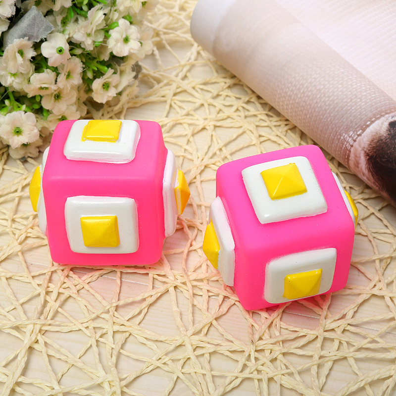 Europa y América suministro directo de PVC para mascotas Cubo de vinilo elástico perro gato educativo juguete interactivo suministros para mascotas al por mayor