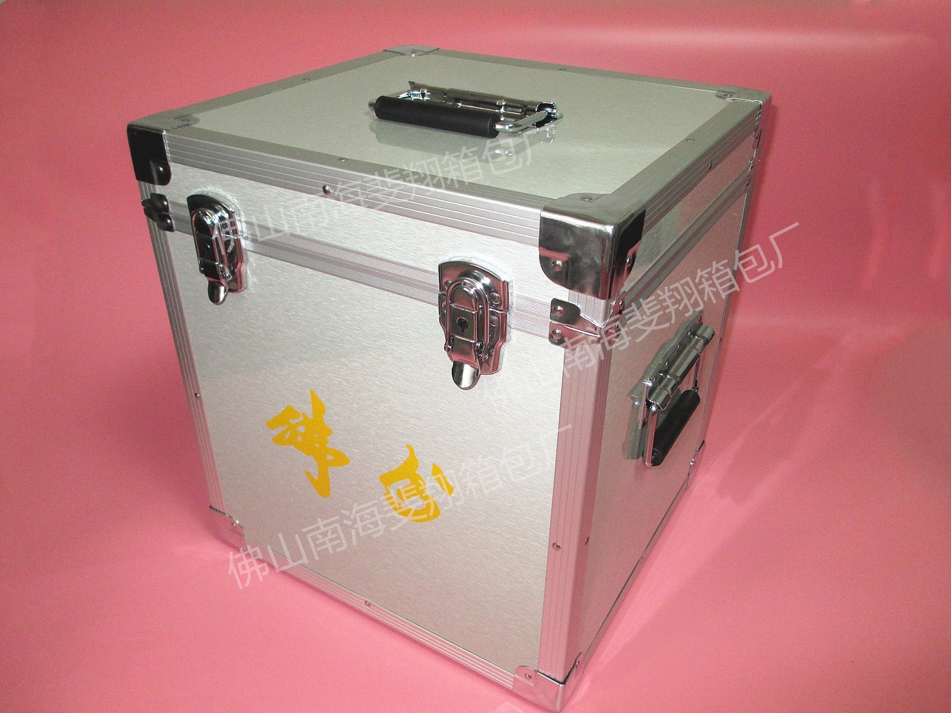 供应各种款式大小高档汽车配件箱  工具箱