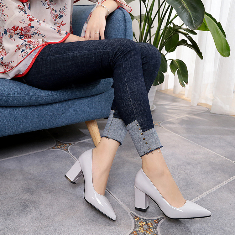 Pointed thick heel high heels middle heel 7cm new single shoes women's autumn light mouth small size 33-34 large size 40-43