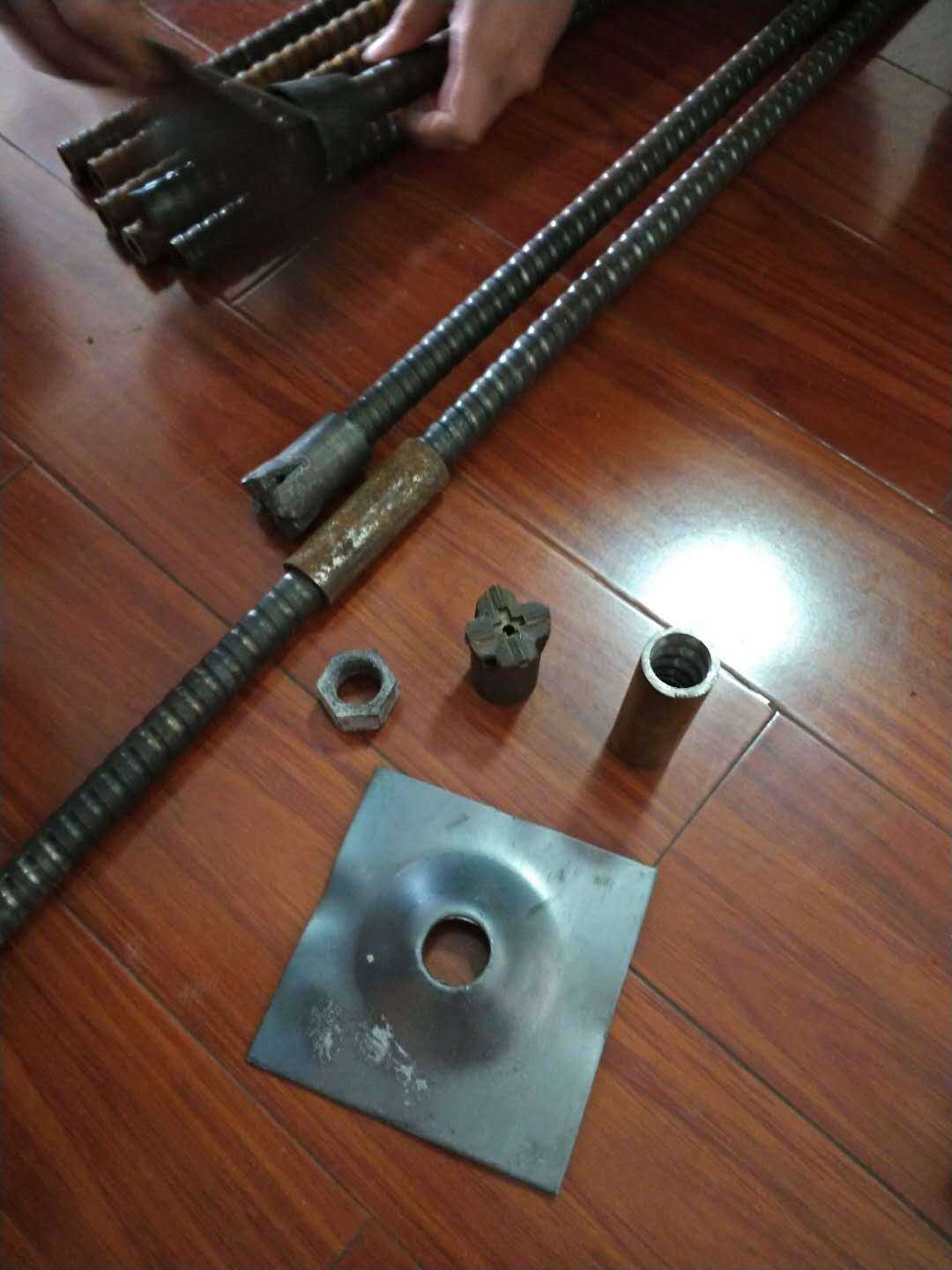 建筑锚固件