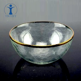 酒杯;玻璃杯;盘