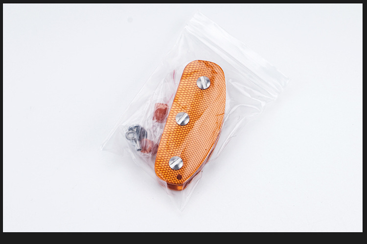 Portachiavi multifunzione in lega di alluminio con motivo a griglia per riporre attrezzi EDC da esterno._voghion.com