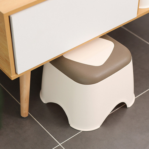 A plastic chair with a thickened design, simple and fashionable, suitable for home use, adult small dining chair, shoe bench, chair