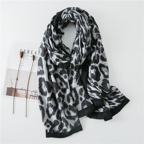 South Korea's Dongdaemun autumn and winter cotton and linen scarf sexy large leopard print black edge full edge thickened double-sided large shawl