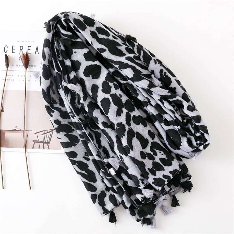 Classic Fashion Leopard Scarf Long Section Cotton And Linen Shawl display picture 7