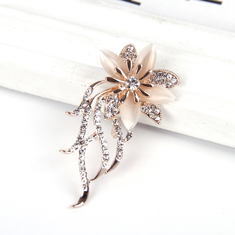 2018 Imitation Cat's Eye Alloy Bouquet Pin Fashion Women's Clothing Buckle Corsage Flower Brooch Accessories