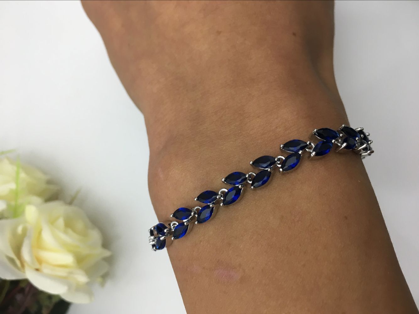 Fashion Eye Copper Inlay Zircon Bracelets 1 Piece