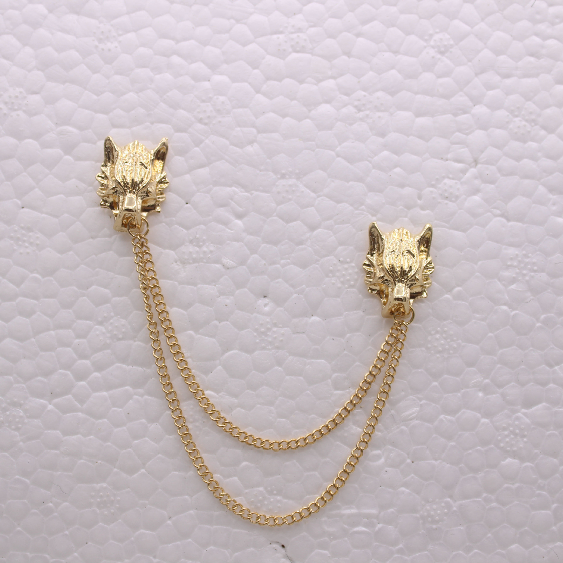 fashionable brooch with tassels lapel pin