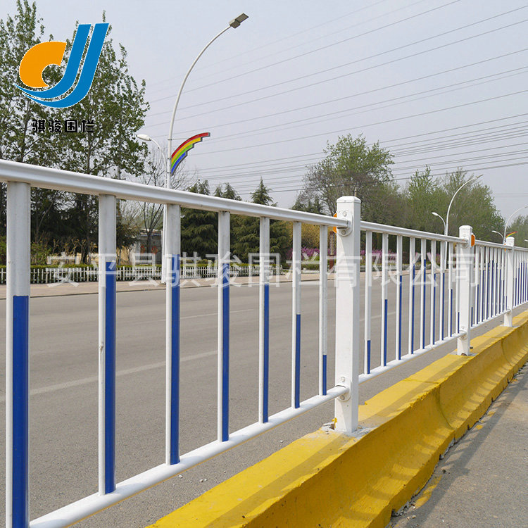 生产临时护栏网 活动护栏网 移动护栏网 道路围栏 生产安装经验