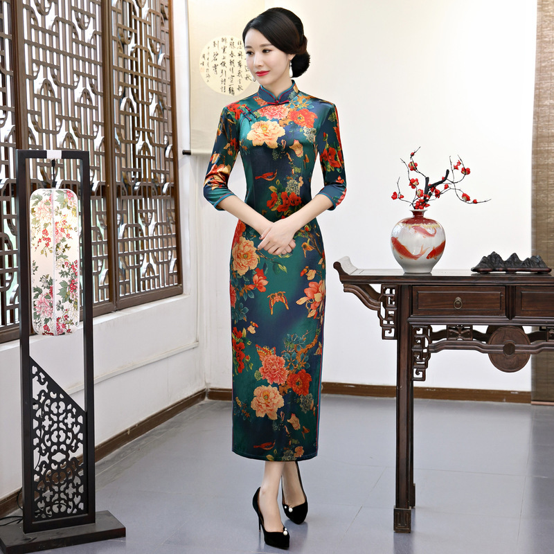 Chinese Dresses Qipao for women robe chinoise cheongsam A woman&apos;s cheongsam jacket for long velvet performance