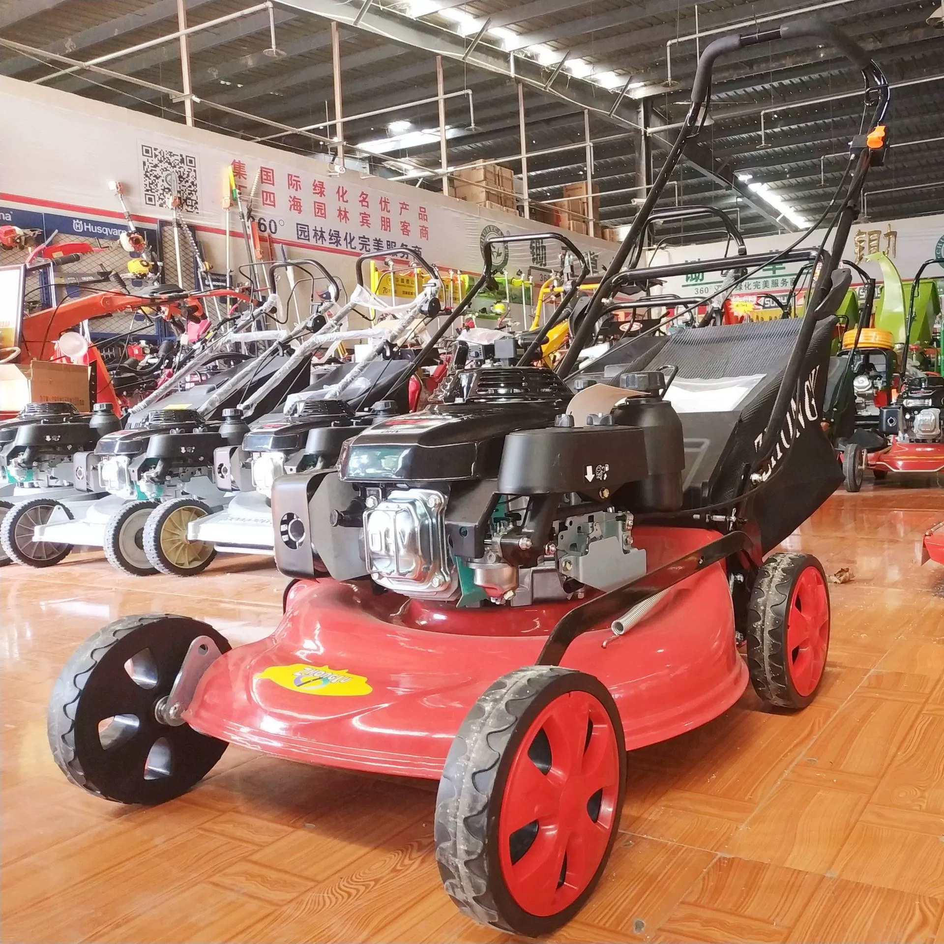 Газонокосилка, бензиновая четырехтактная газонокосилка, зеленая ручная нажимная машина для обрезки газонов, высокая мощность, 21 дюйм, 18 дюймов