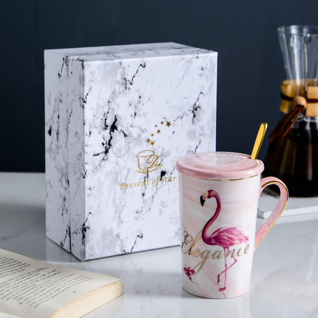 Đơn giản Flamingos Gift Set cốc tùy chỉnh gốm với nắp cốc với một muỗng màu cẩm thạch Đánh dấu món quà bán buôn Bộ cốc