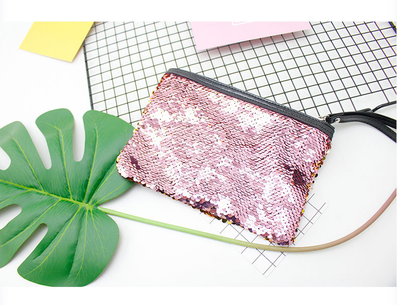 Women's Small Satin Sequins Vintage Style Square Zipper Cosmetic Bag Wash Bag display picture 4