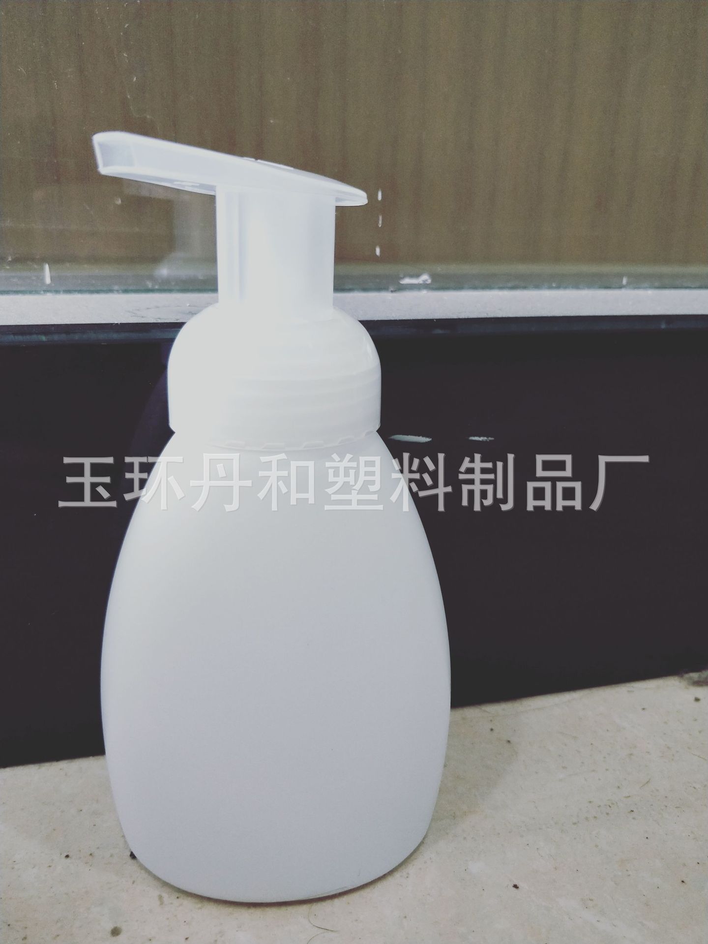批发250ml hdpe正三角形消毒液瓶起泡瓶起樽瓶洗手液泡沫泵