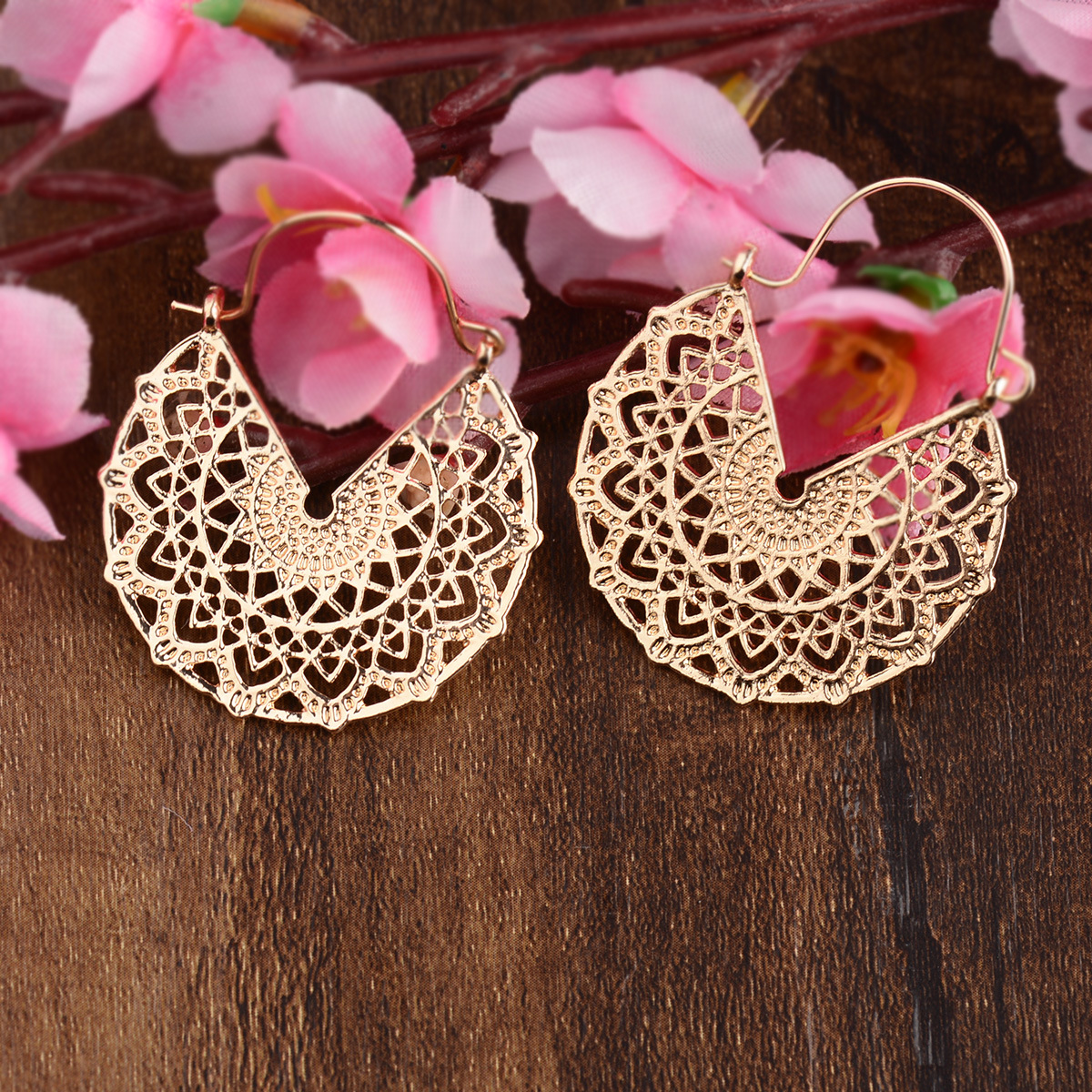 Ethnic hollow pattern earrings creative mysterious golden earrings