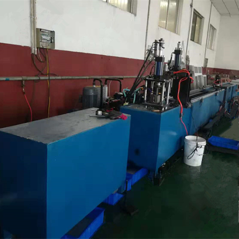 山东潍坊6米铝合金型材自动冲孔机 不锈钢数控液压送料冲孔切槽机