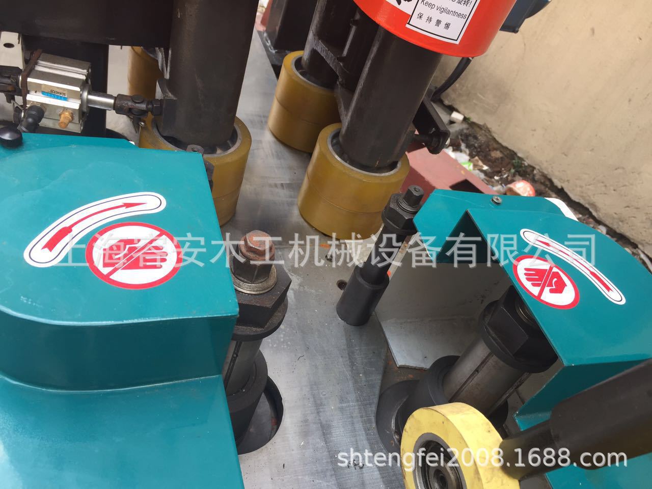 山东四面刨多片锯一体机、可刨可锯切分条四面刨一体机、容安厂家