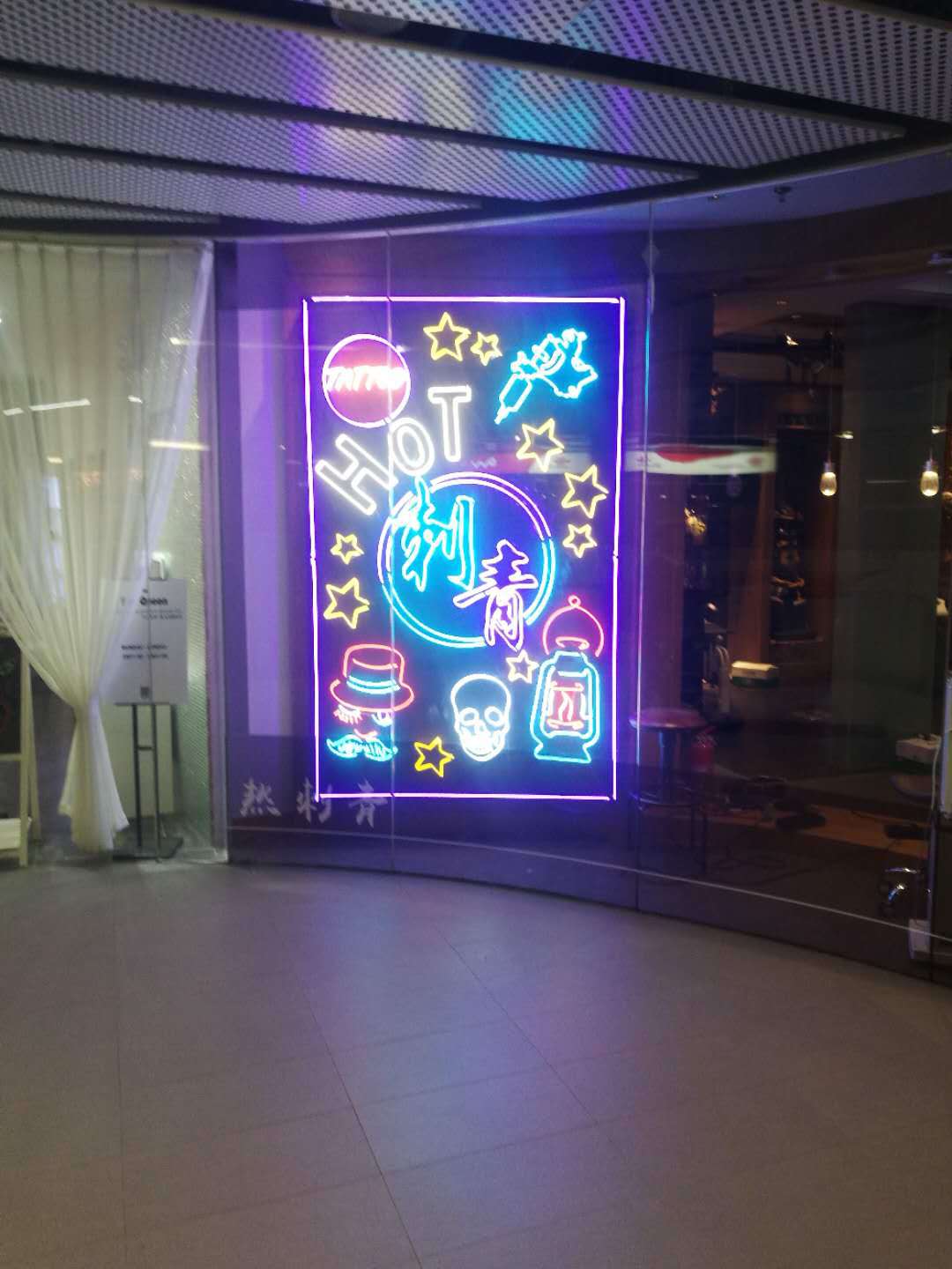 (2개) 네온 라이트 제품 에너지 절약 및 환경 보호 운송 편리한 배달 시간 짧은 색상 풍부한 실내 및 실외를 사용할 수 있습니다.