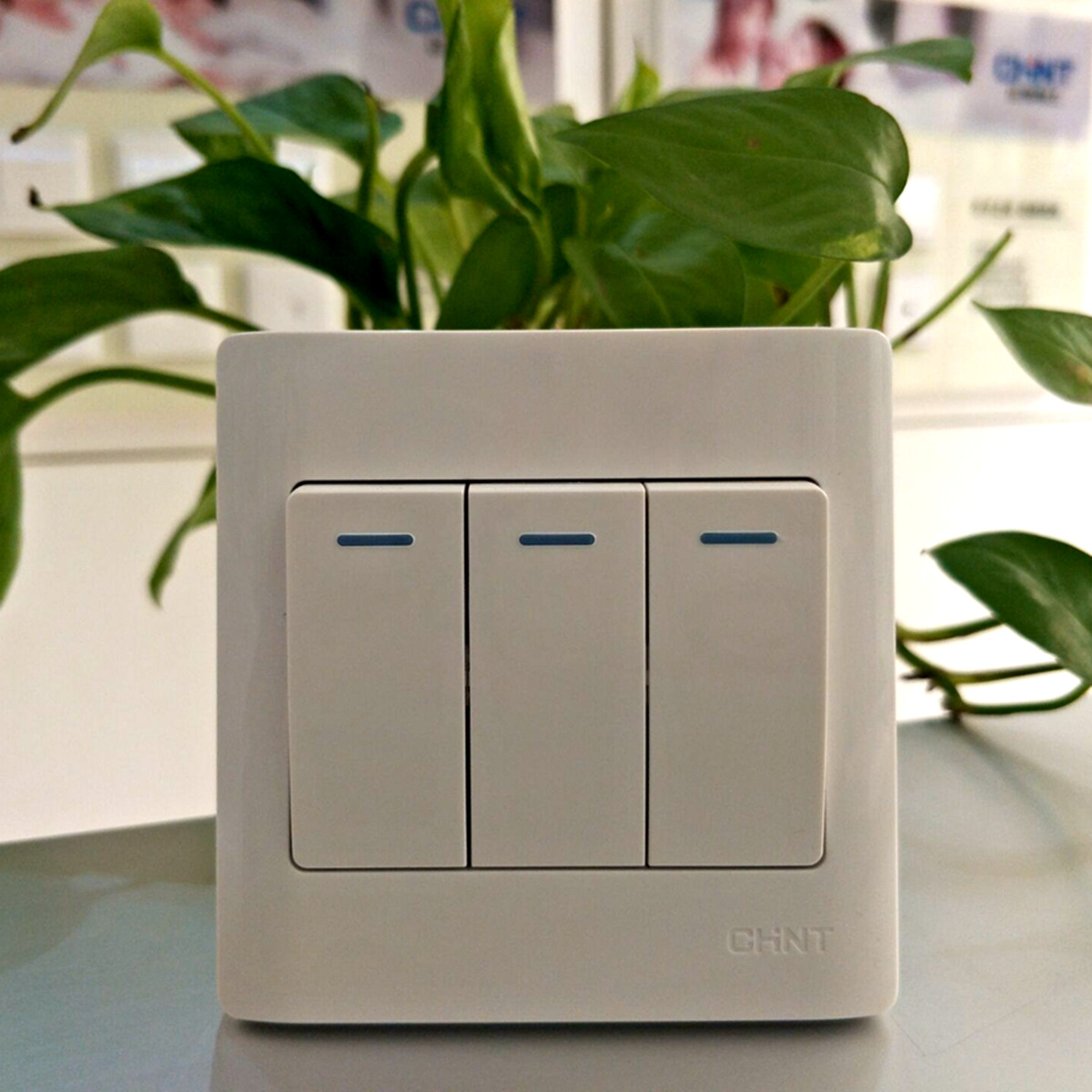 正泰开关插座 NEW7-W0060 白色 三开双控开关10A250V|ms