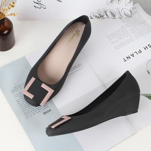 New Fashion Women's Summer Slip-on Shoes with Platform Round Toe and Square Button, Casual Packable Heels for Indoor and Outdoor Wear