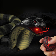电动整蛊红外线遥控眼镜蛇舌头可伸缩感应仿真响尾蛇遥控整人玩具
